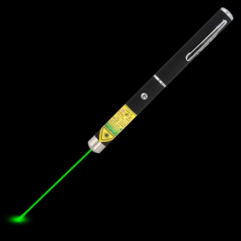 Grüner Laserpointer X1 mit sichtbarem Laserstrahl im Dunkeln