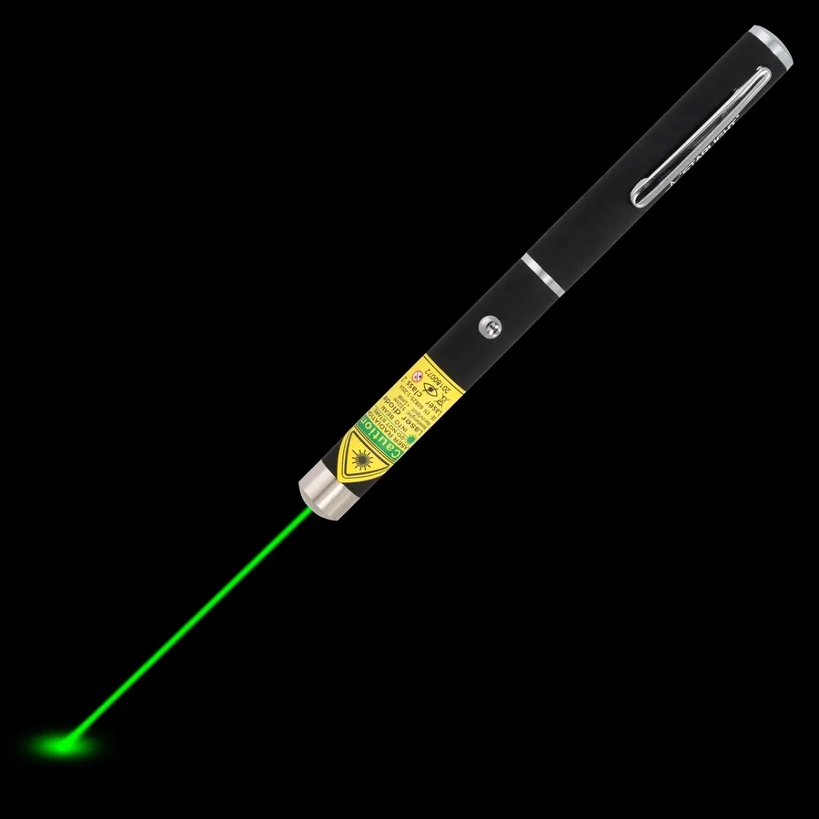 Grüner Laserpointer X1 mit sichtbarem Laserstrahl im Dunkeln